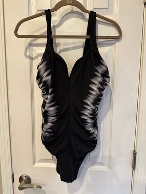 Miracle Suit slimming swimmer bathing suit